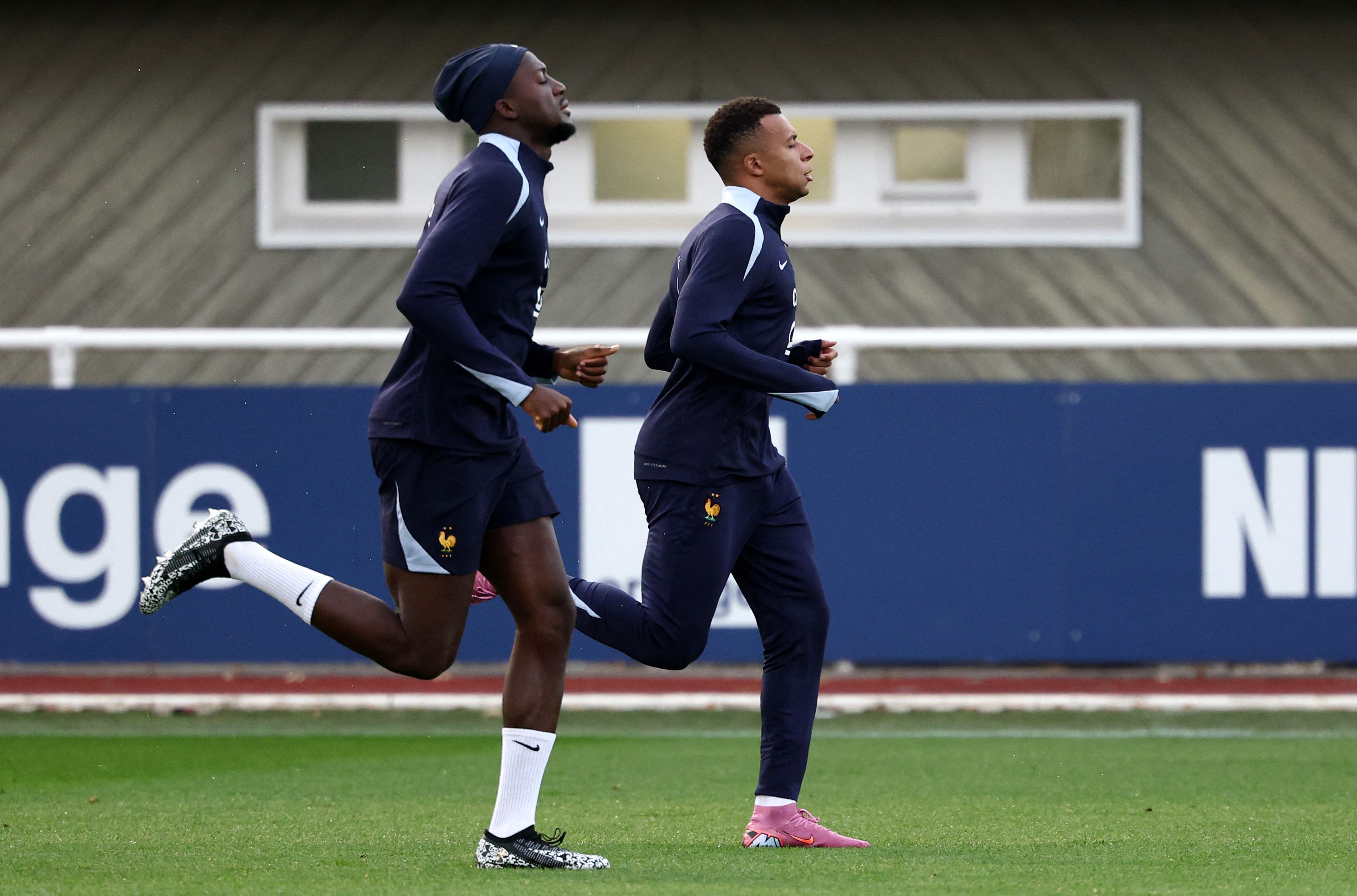 爱游戏中国-包含赛前体能课后，罗马调整名单备战法国杯，悬念犹存，年轻球员得到机会的词条