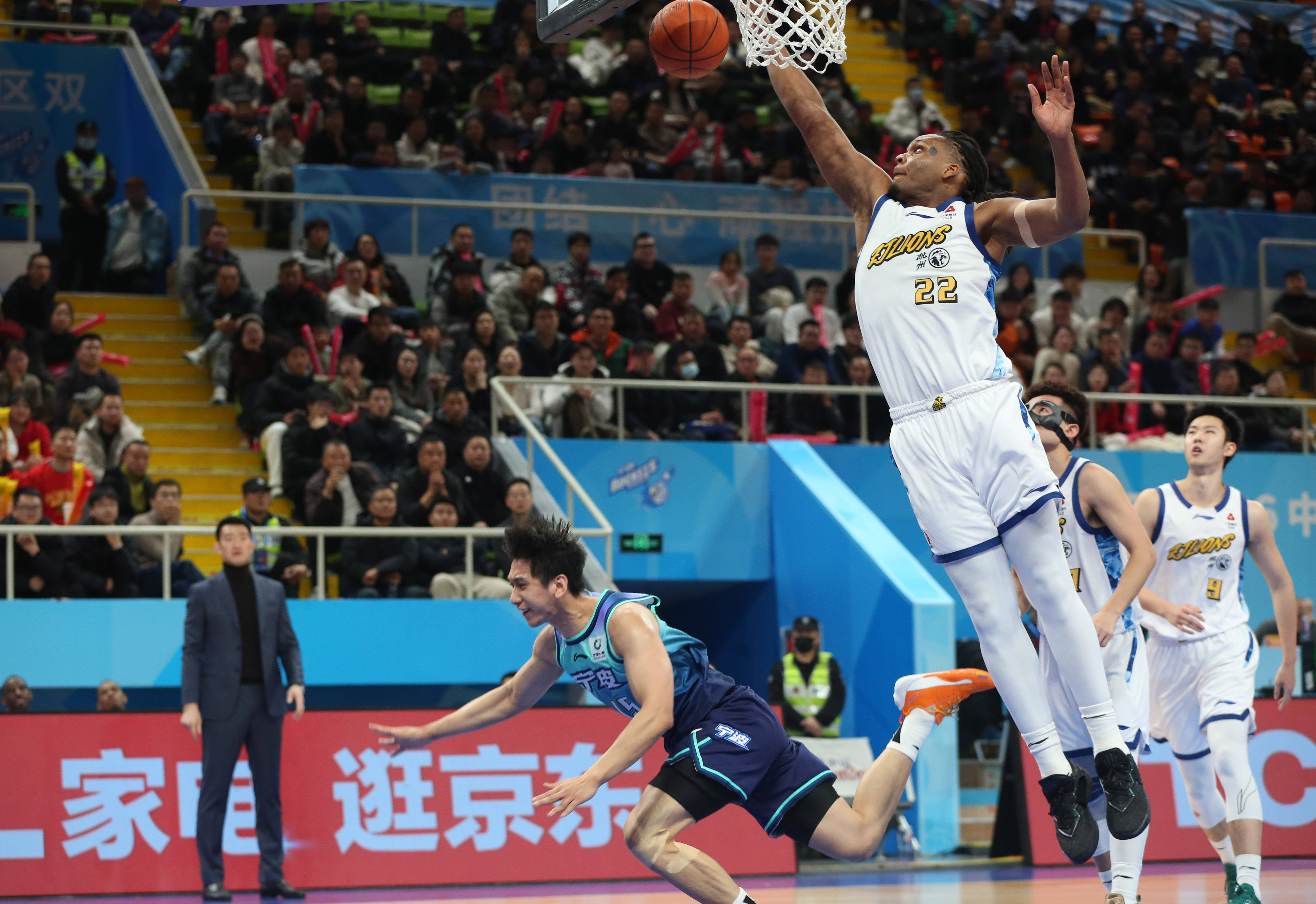 爱游戏官方网站-里程碑夜葡萄牙体育绝杀压哨,CBA常规赛关键时刻刷纪录,管理层满意,资深球员宣示担当的简单介绍