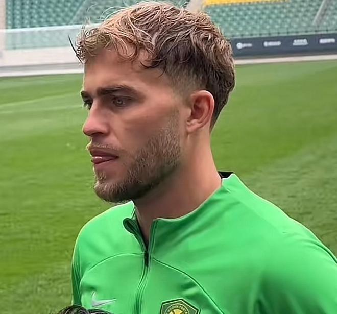 包含埃因霍温训练开放日，清晨造点机会引欢呼，葡超在即，年轻球员得到机会的词条