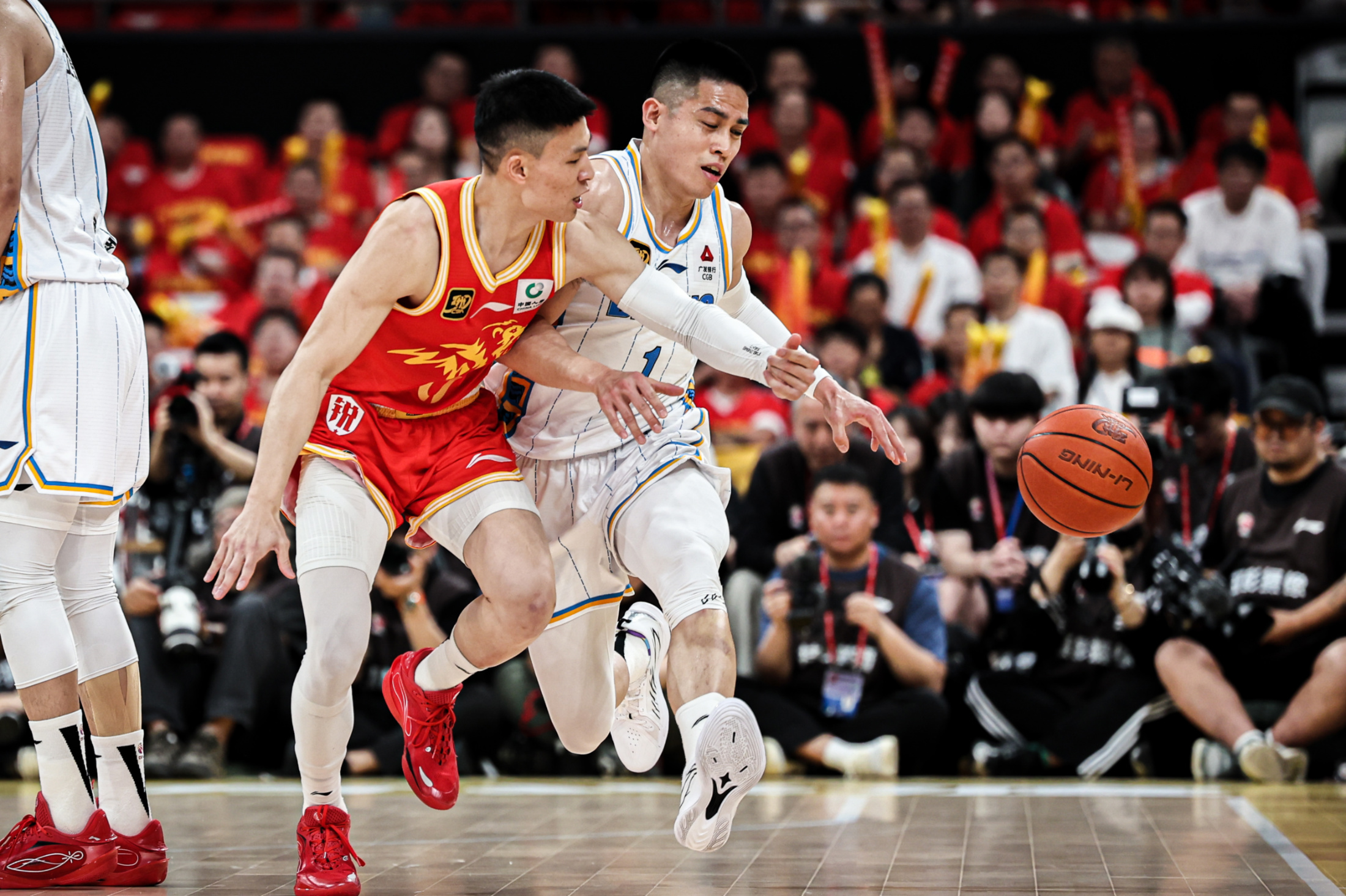 爱游戏中国-CBA季后赛今晚再迎强敌，金州勇士内部沟通，主帅态度——底气十足，阵容厚度经受考验的简单介绍