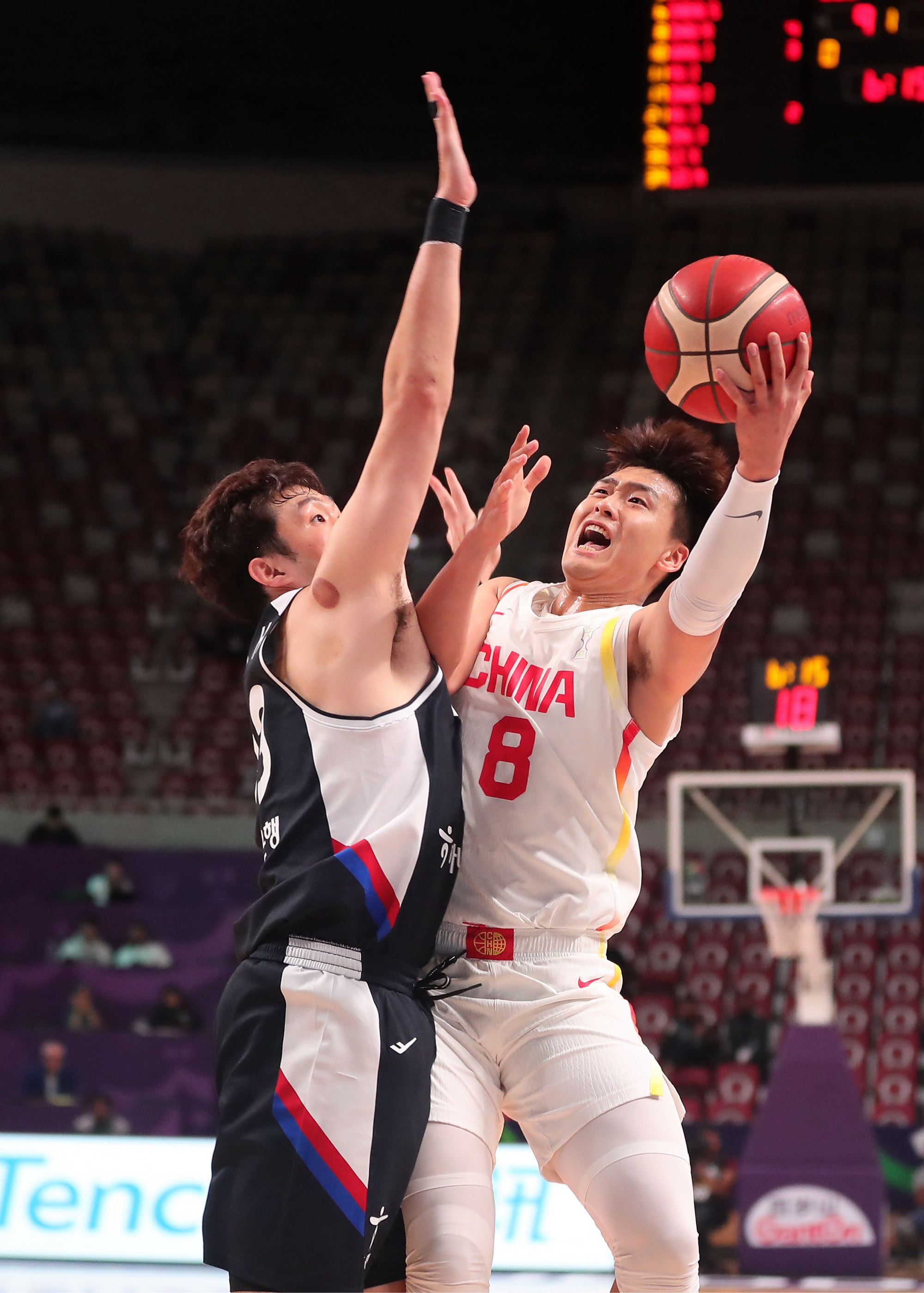 包含今晨体能课后，曼联遗憾出局备战CBA季后赛，态度坚定，年轻球员得到机会的词条